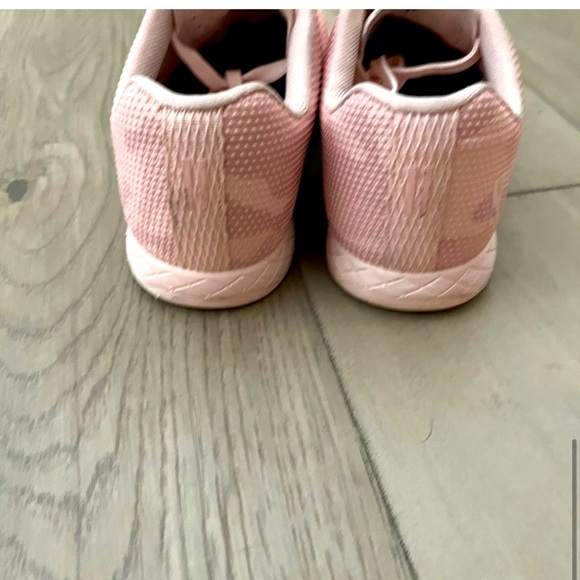 LIKE NEW NOBULL “super fabric” trainer (W 7.5) - Picture 4 of 5